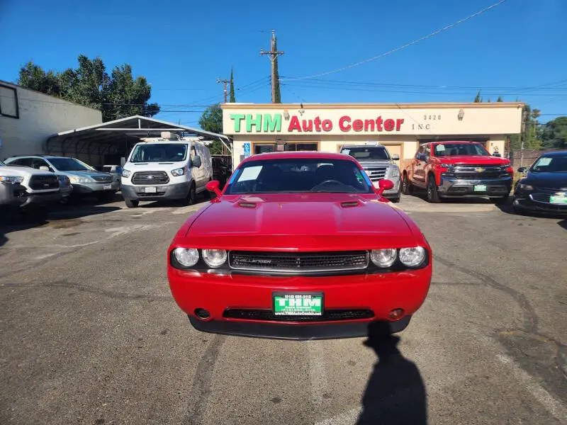 2012 Dodge Challenger SXT photo 4