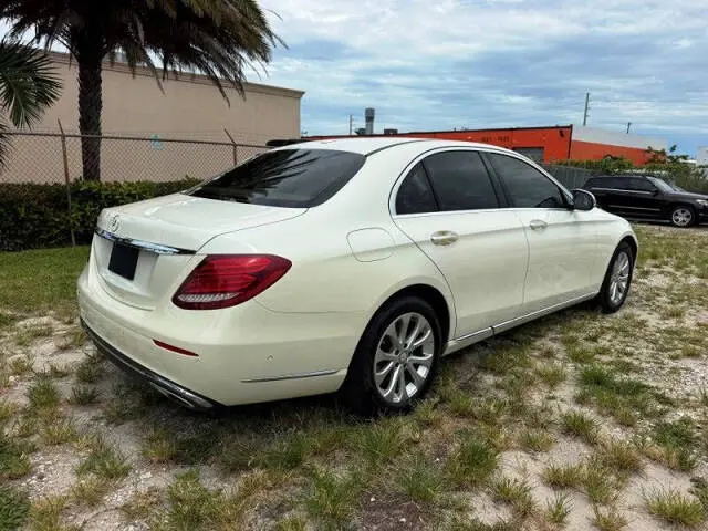 2017 Mercedes-Benz E-Class E300 photo 4