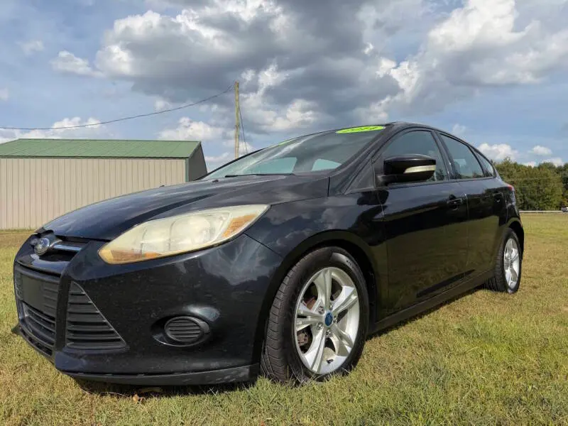 2014 Ford Focus SE Hatchback 5-Door photo 5
