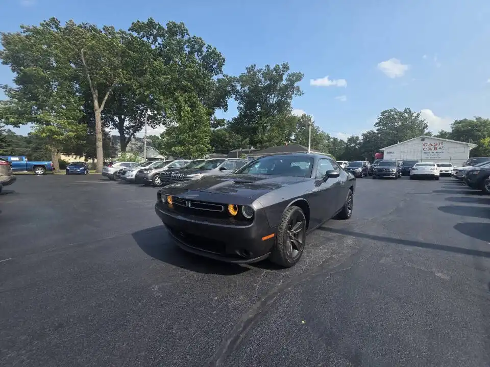 2015 Dodge Challenger SXT's photo