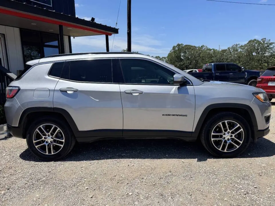 2017 Jeep Compass Latitude photo 3