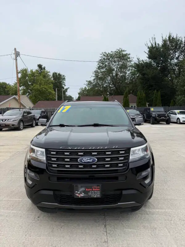 2017 Ford Explorer XLT 4WD photo 3