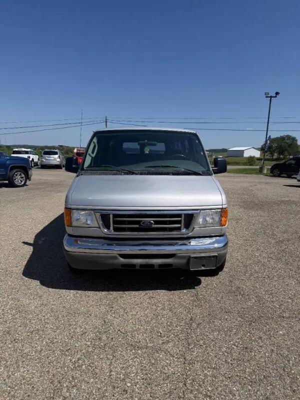 2006 Ford E-Series E-150 XLT photo 3