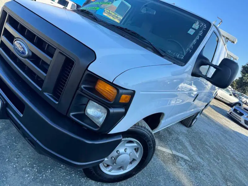 2014 Ford E-Series E-250 Van photo 3