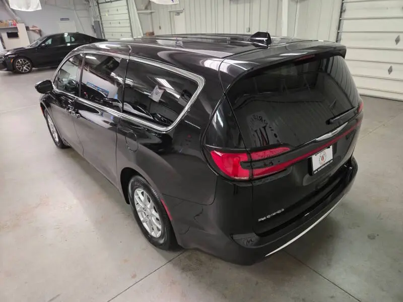 2026 Chrysler Pacifica Select photo 5