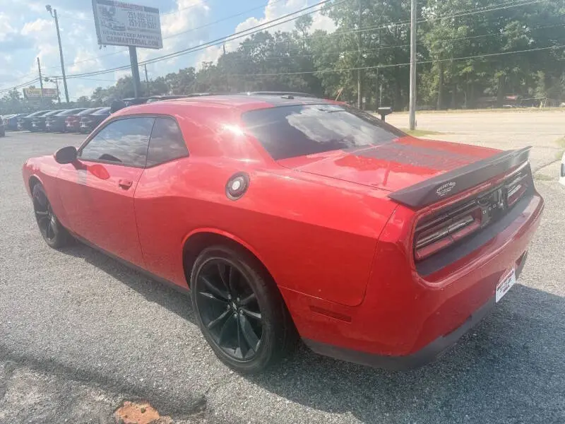 2017 Dodge Challenger SXT photo 4