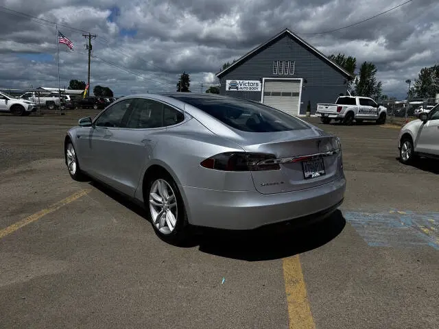 2013 Tesla Model S 85 kWh photo 3