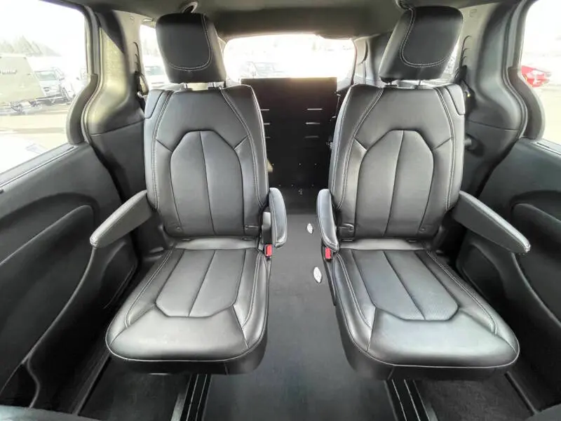 2025 Chrysler Pacifica Select photo 5