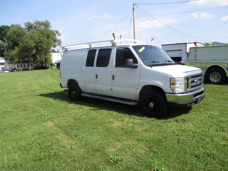 2014 Ford E-Series E-250 Van photo 3