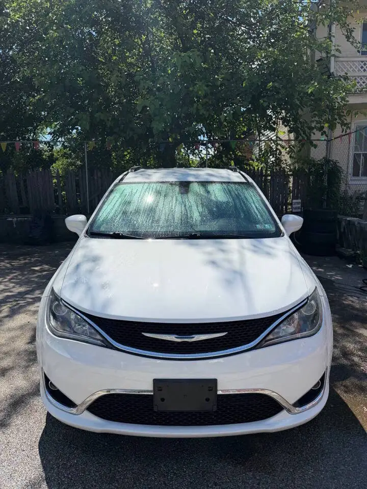 2018 Chrysler Pacifica Touring L Plus photo 1