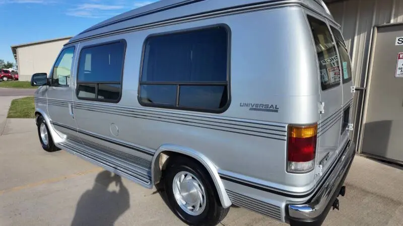 1994 Ford E-Series E-150 photo 5