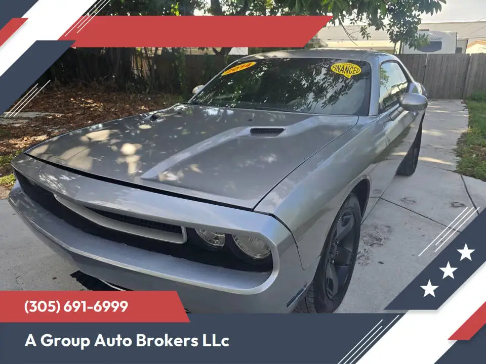 2014 Dodge Challenger SXT photo 1