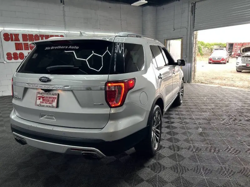 2017 Ford Explorer Platinum 4WD photo 3