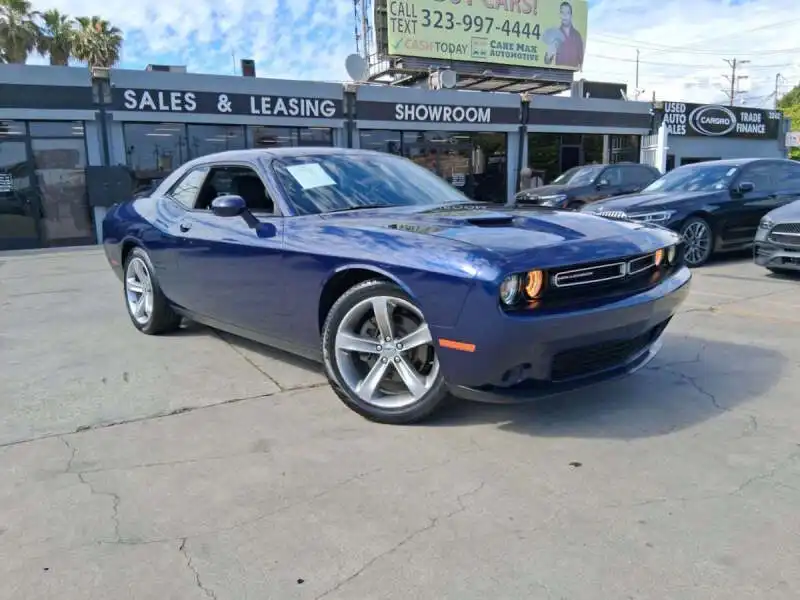 2015 Dodge Challenger SXT's photo