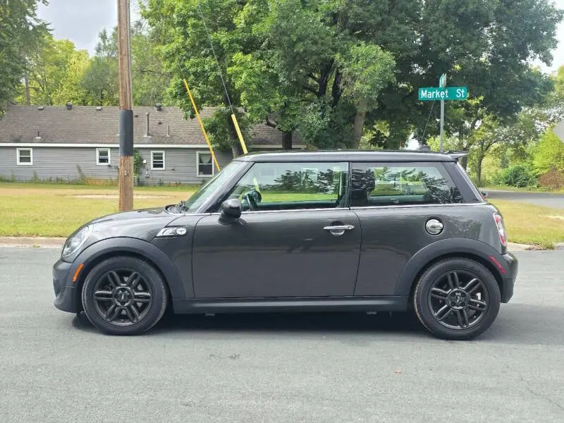 2011 MINI Cooper S photo 5
