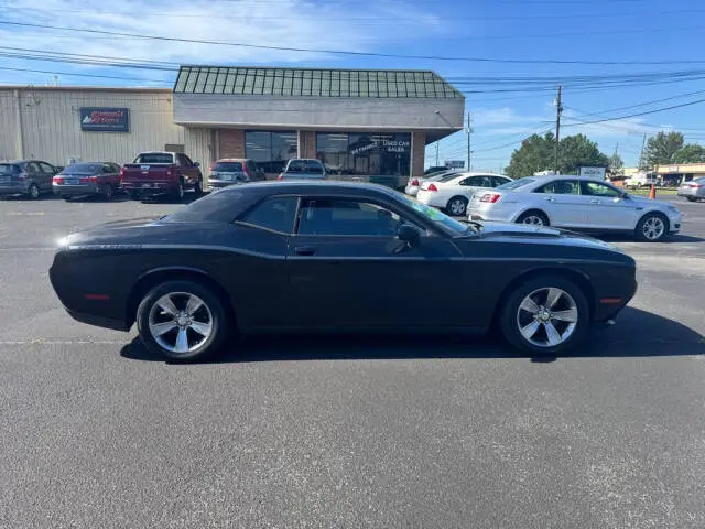 2015 Dodge Challenger SXT photo 3