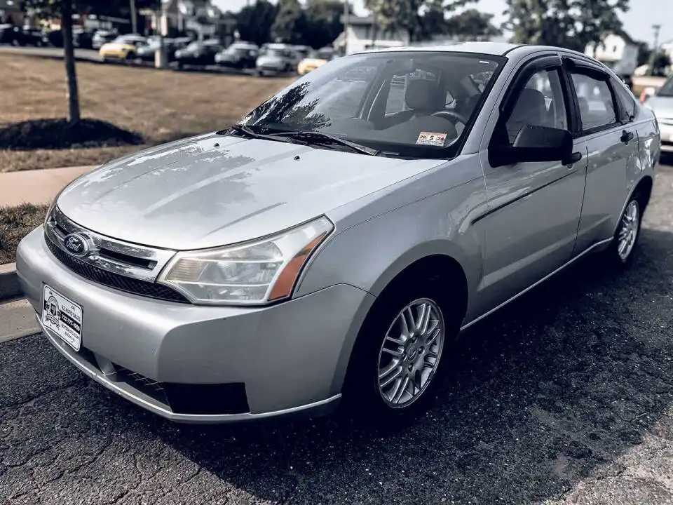 2011 Ford Focus SE's photo