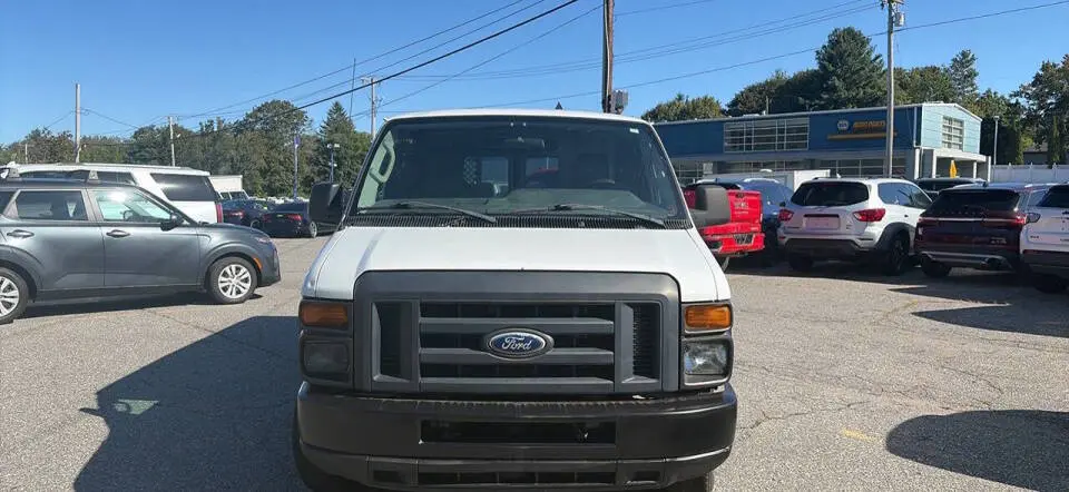 2014 Ford E-Series E-150 Van photo 3