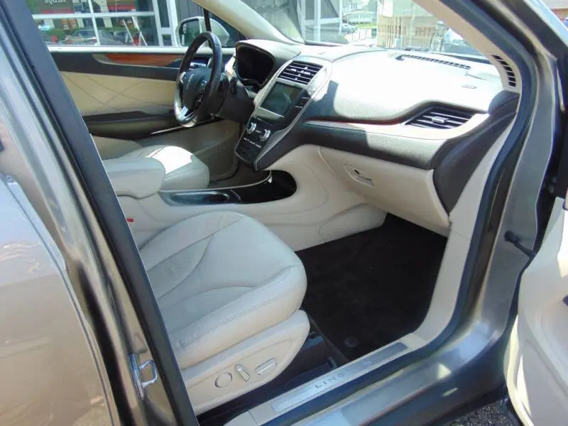 2017 Lincoln MKC Select AWD photo 5
