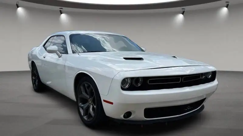 2018 Dodge Challenger SXT photo 1