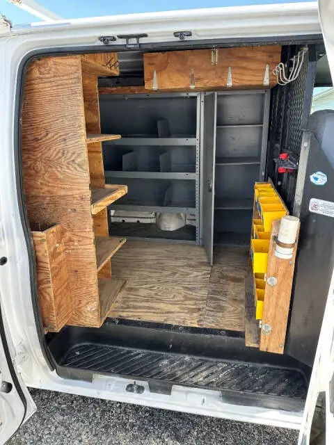 2002 Ford E-Series E-150 Van photo 5