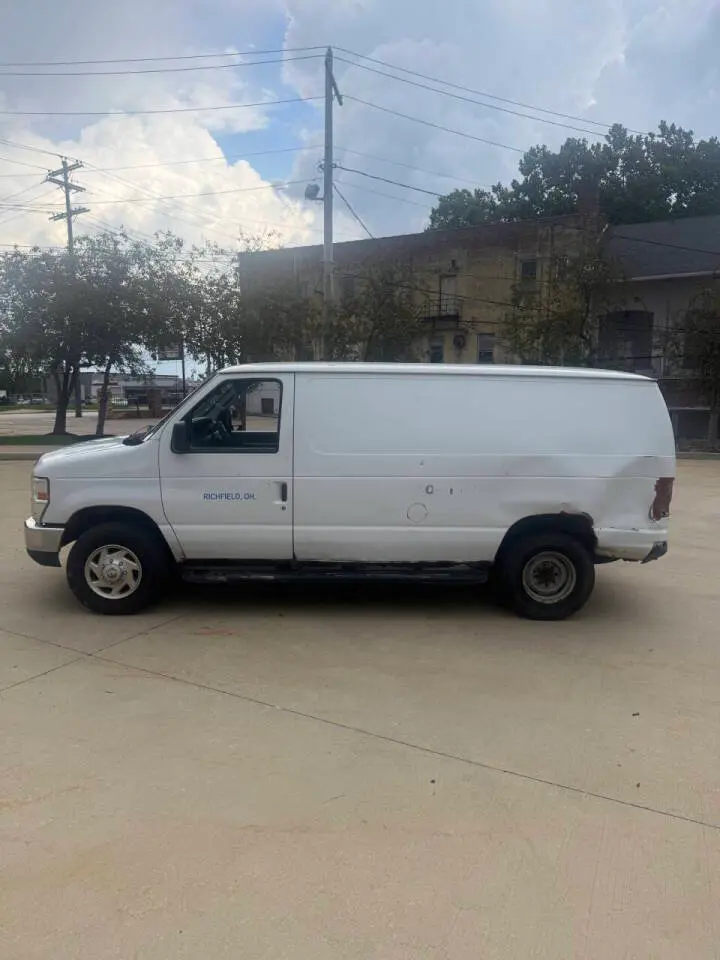 2013 Ford E-Series E-250 Van photo 3
