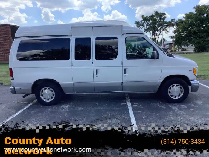 2000 Ford E-Series XLT E-150's photo