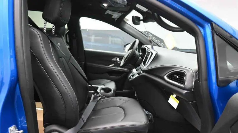 2026 Chrysler Pacifica Select photo 4