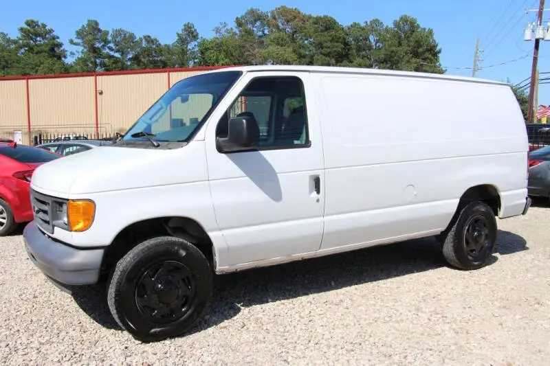 2006 Ford E-Series E-250 Van photo 3