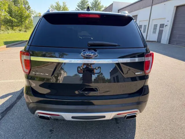 2017 Ford Explorer Platinum 4WD photo 4