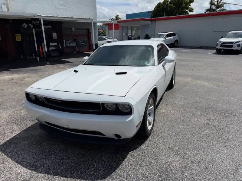 2013 Dodge Challenger SXT photo 3