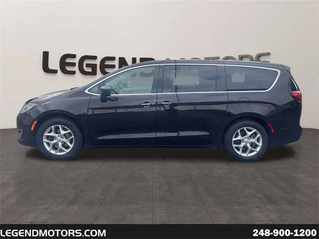 2019 Chrysler Pacifica Touring Plus photo 4
