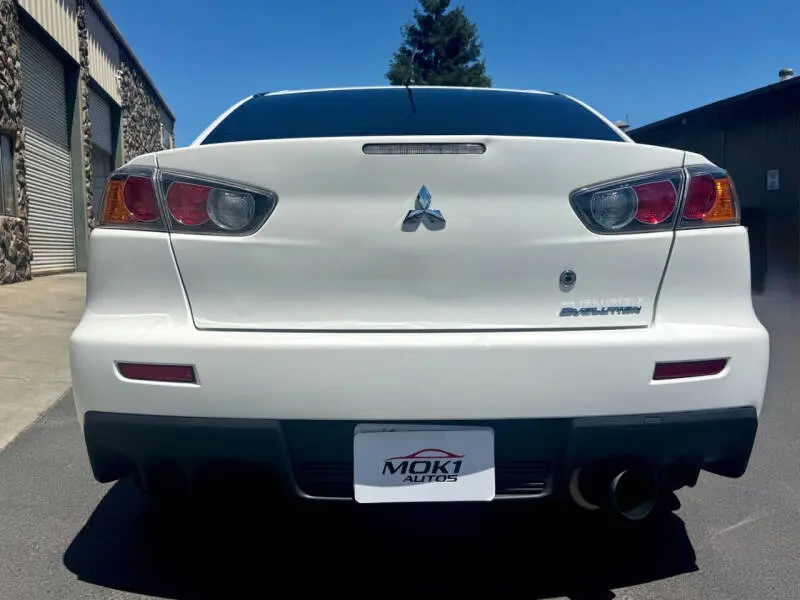 2010 Mitsubishi Lancer Evolution MR photo 4