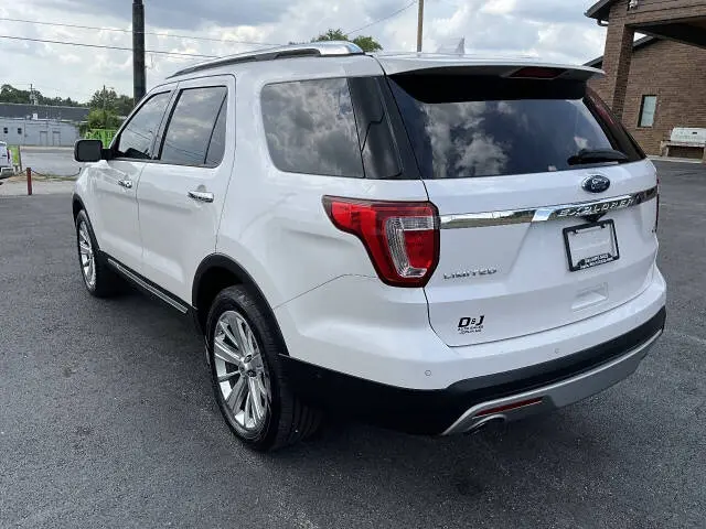 2017 Ford Explorer Limited 4WD photo 3