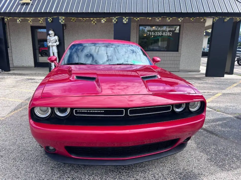 2016 Dodge Challenger SXT Plus photo 3