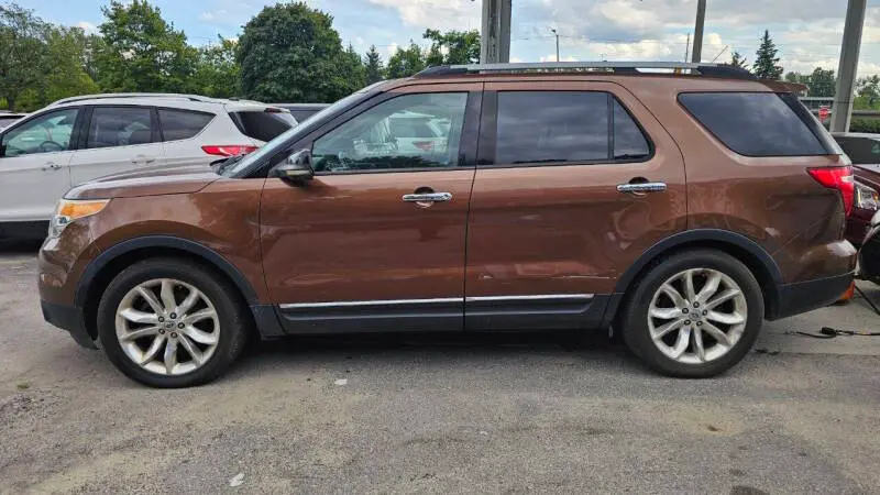 2011 Ford Explorer XLT photo 3