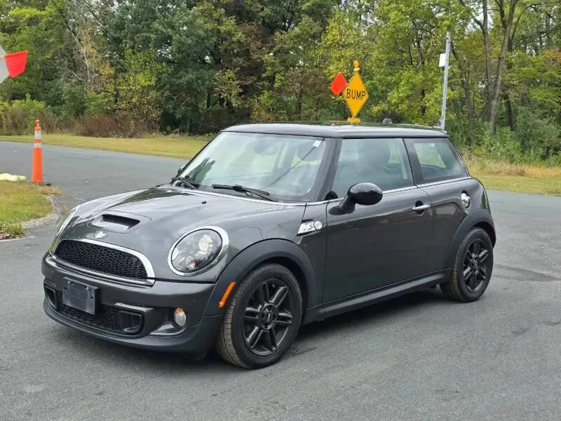2011 MINI Cooper S photo 1