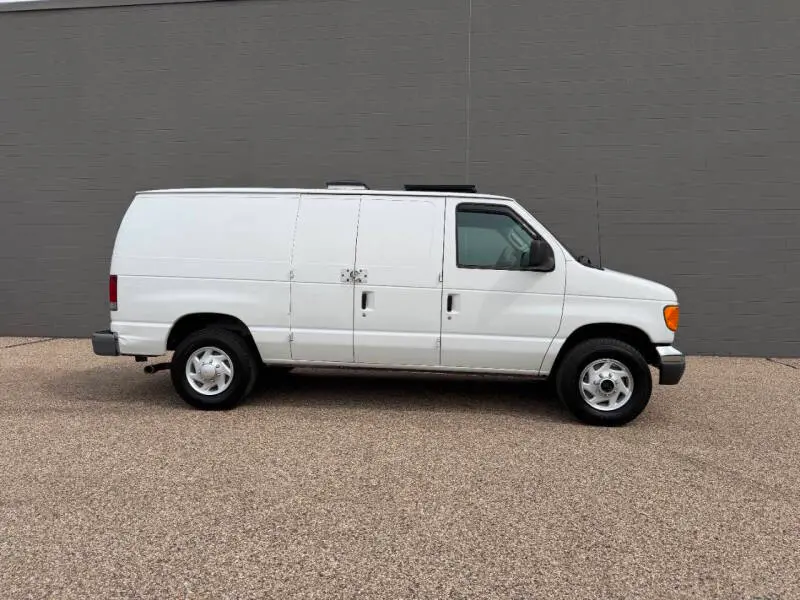 2007 Ford E-Series E-150 Van photo 5