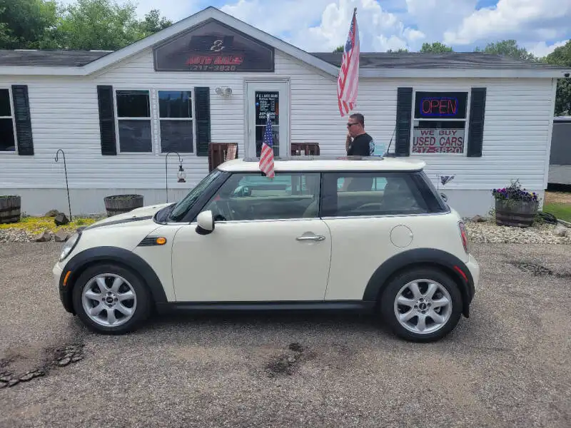 2010 MINI Cooper Base's photo