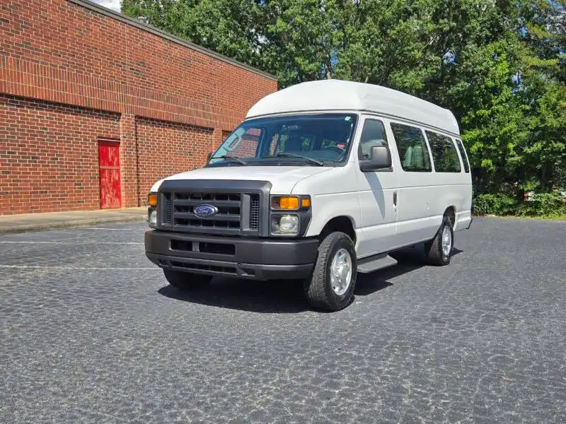 2011 Ford E-Series E-350 Super Duty Extended's photo