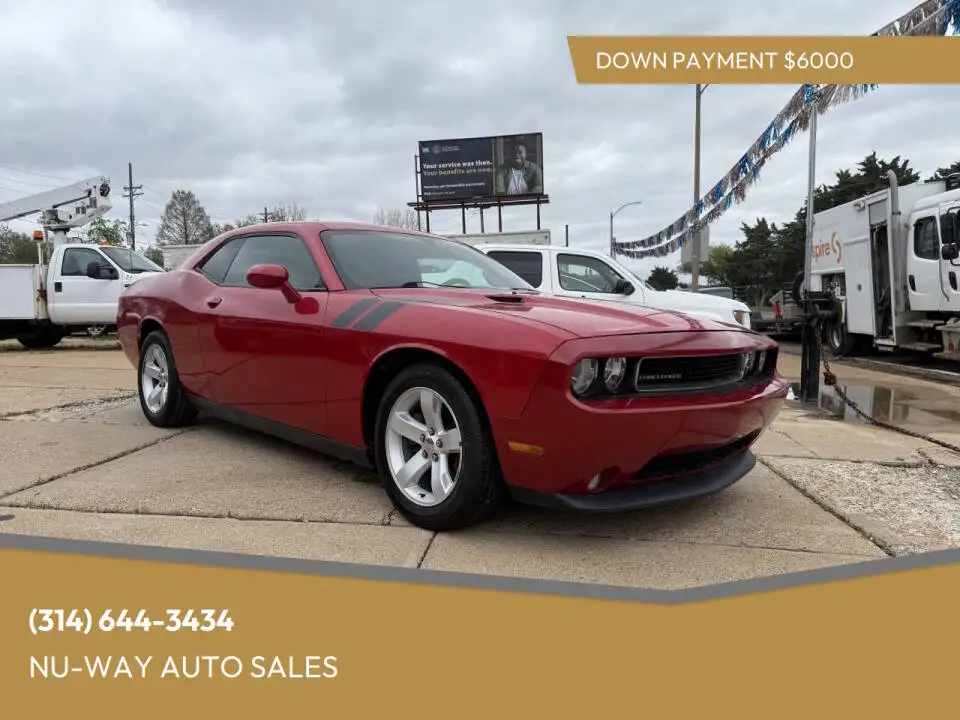 2012 Dodge Challenger SXT photo 1