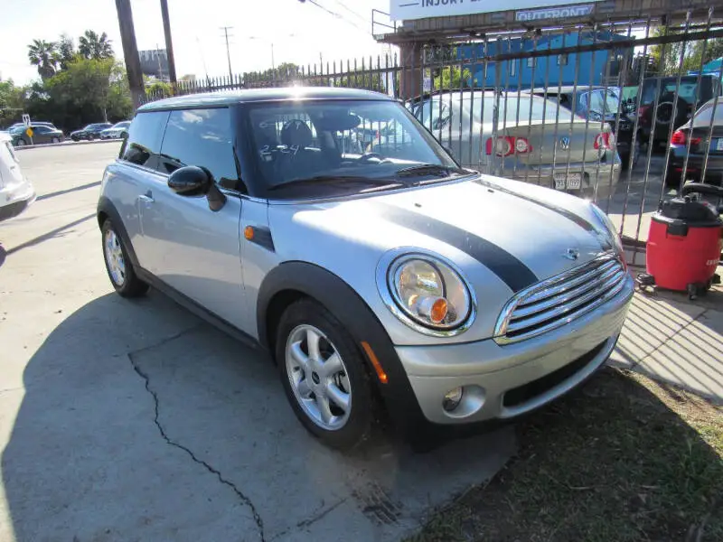2009 MINI Cooper Base photo 1