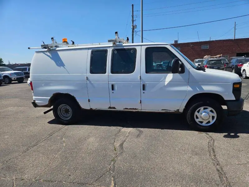 2011 Ford E-Series E-250 Van photo 4