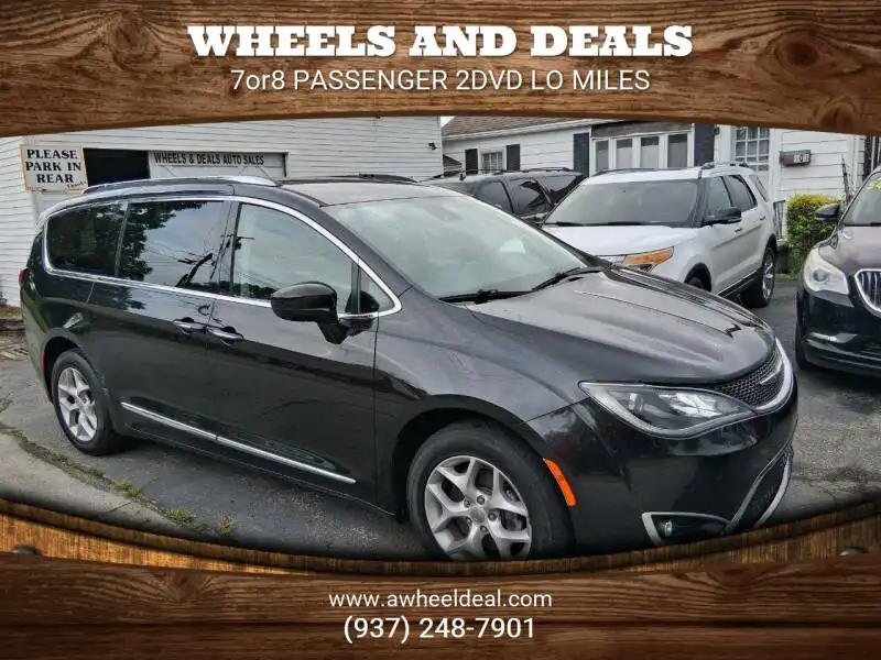 2017 Chrysler Pacifica Touring-L Plus's photo