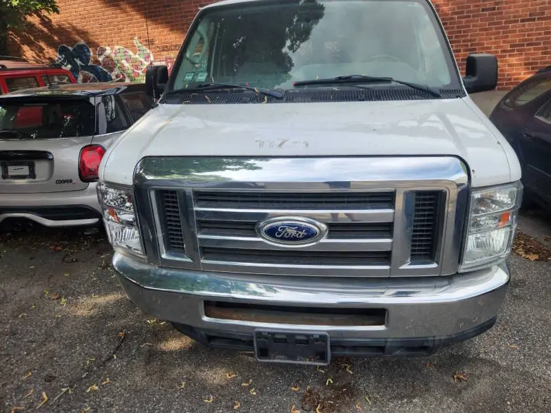 2014 Ford E-Series E-250 Van photo 3