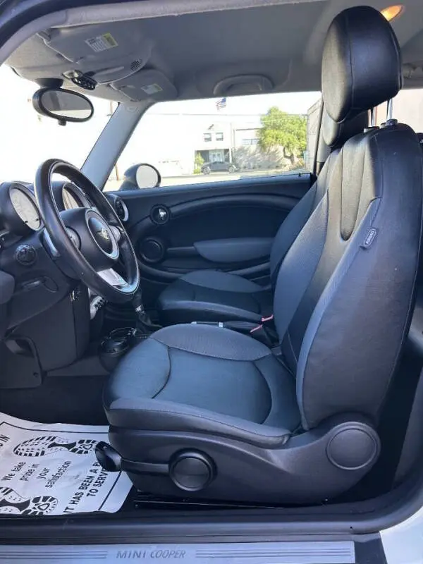 2009 MINI Cooper Base photo 5