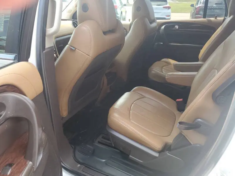 2017 Buick Enclave Leather photo 3