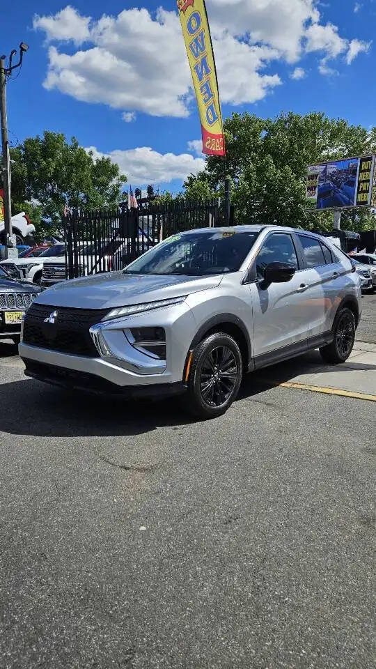 2022 Mitsubishi Eclipse Cross LE S-AWC's photo