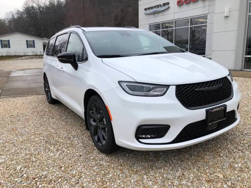 2026 Chrysler Pacifica Select photo 1