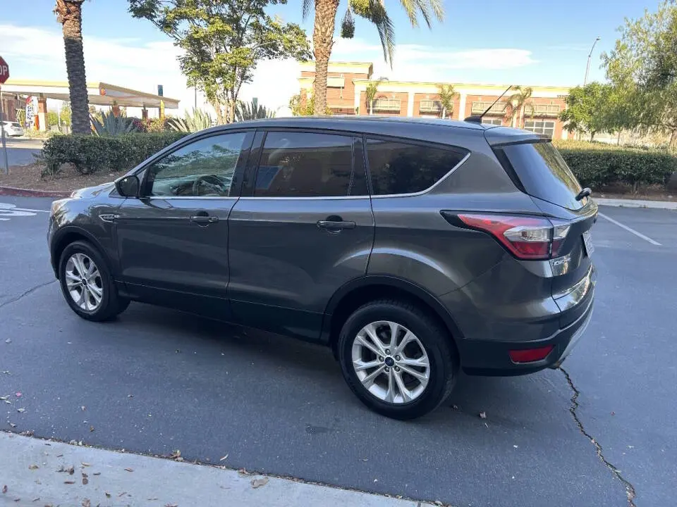 2017 Ford Escape SE photo 4